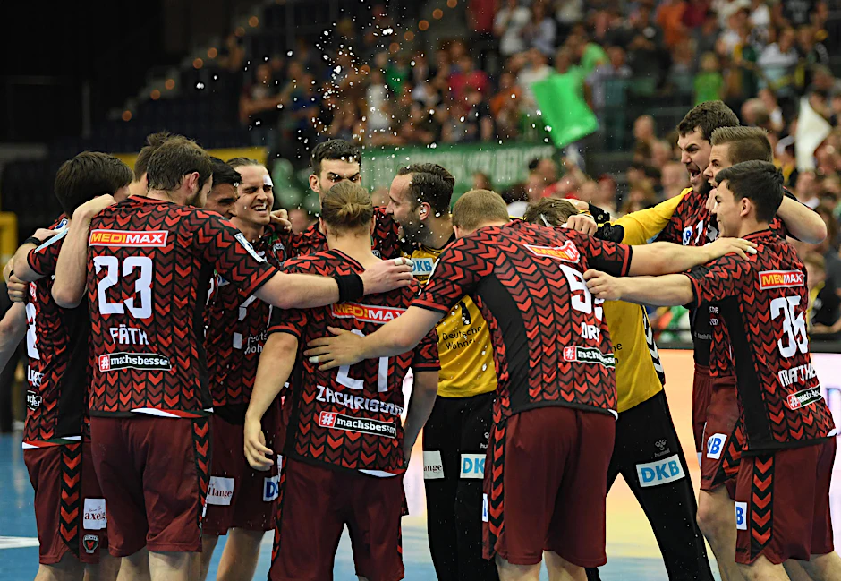 Fuchsteufelswild vor Freude. Die Handball-Füchse feiern in Leipzig den letzten so wichtigen Sieg einer verdammt starken, aber auch harten Saison.