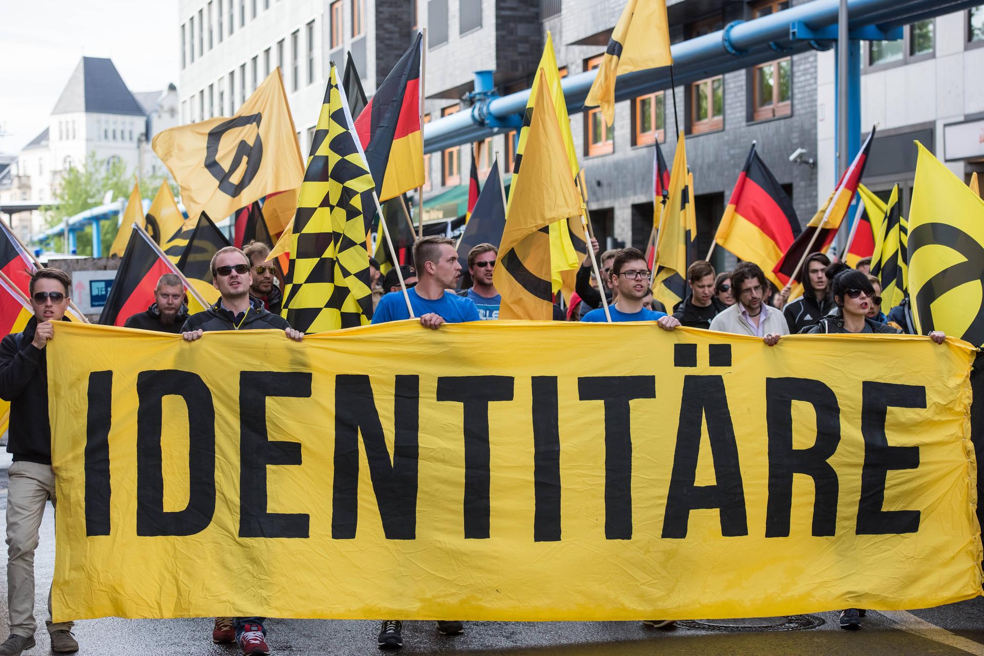 Am 17. Juni 2016 zogen etwa 130 Identitäre durch Berlin-Mitte. In diesem Jahr ist mit einer deutlich größeren Zahl an Rechtsradikalen zu rechnen. 