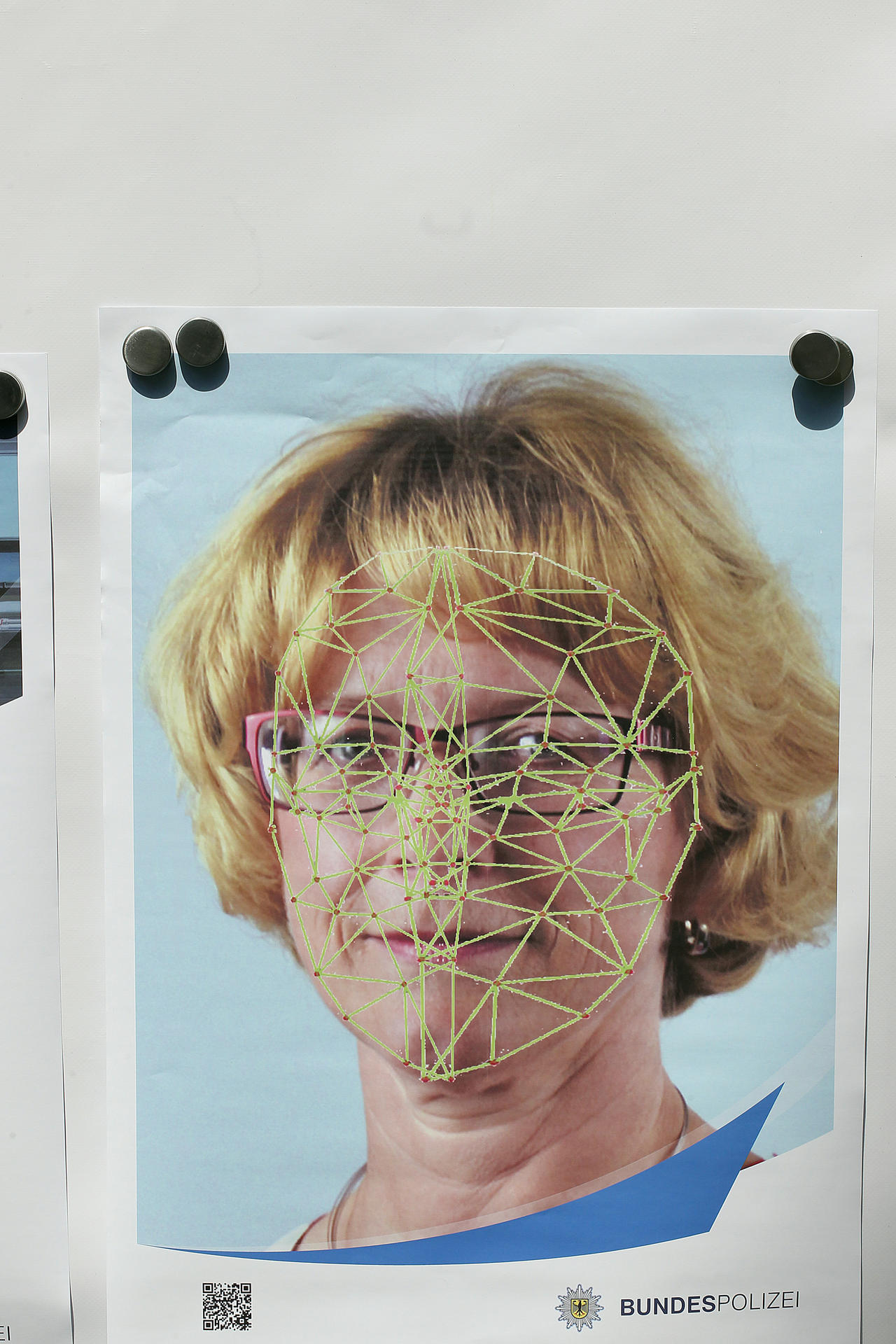 Computer soll die Testpersonen dann anhand der Fotodatenbank herausfiltern. 