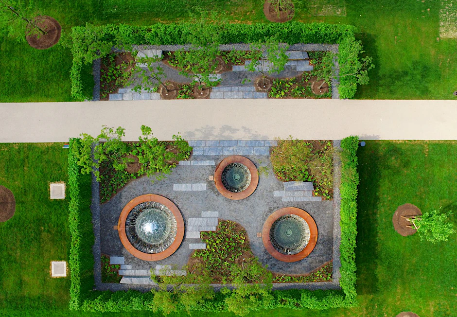 Kreise, Linien und jede Menge Grün: Der Wassergarten an der "Promenade Aquatica" aus der Drohnenansicht.