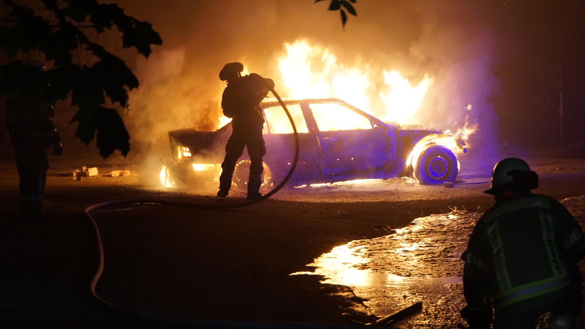Image - Auto bei Videodreh abgefackelt: Dieser Brand stand nicht im Drehbuch
