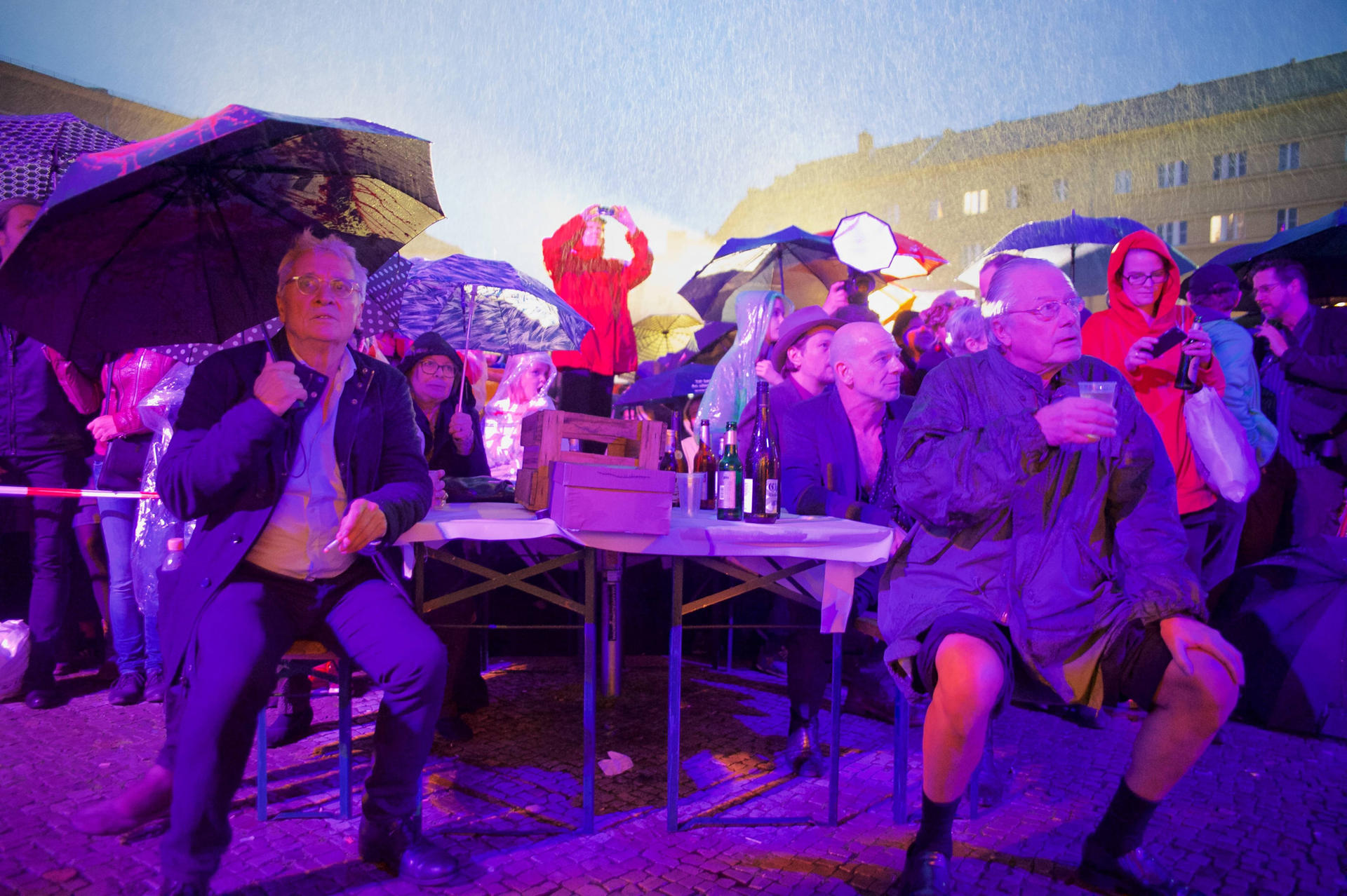 Image - Wilde Regen-Party: Volksbühnen-Chef feiert letzten Arbeitstag