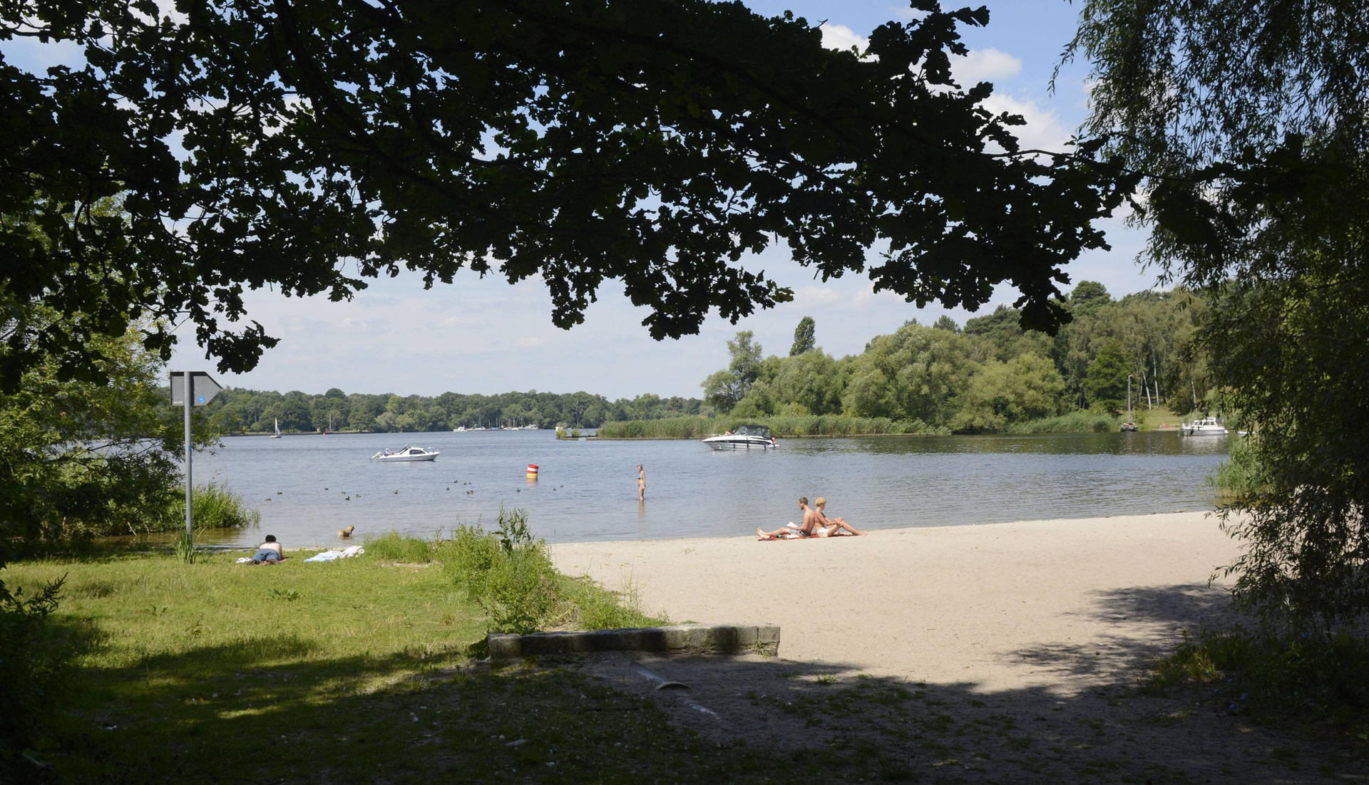 Image - Das Lageso in Berlin hat Badeverbote für verdreckte Seen ausgerufen