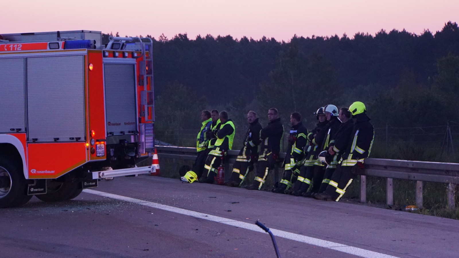 Trauerbeflaggung Angeordnet : Horror-Crash Auf A2 Bei Netzen - Zwei ...