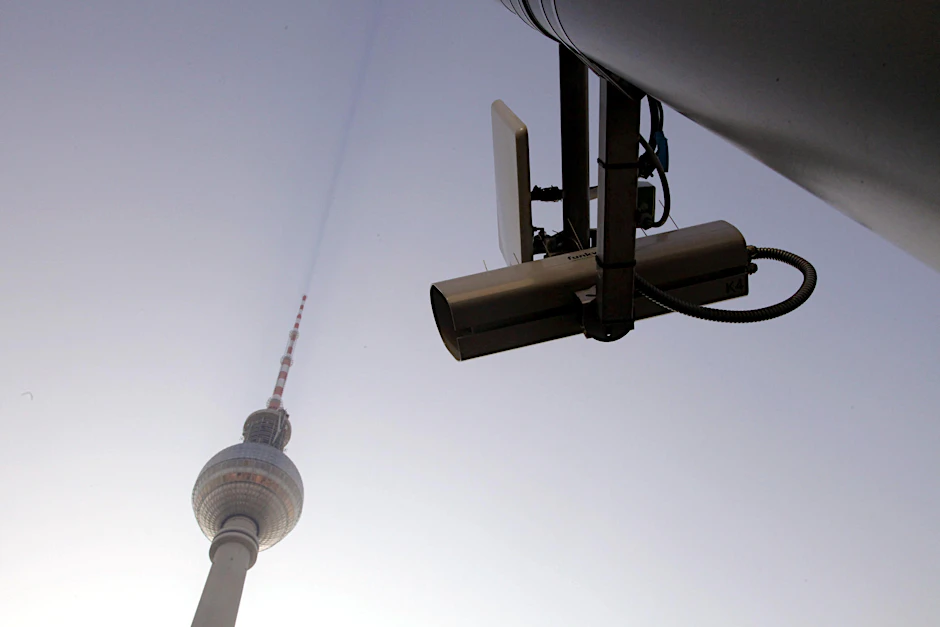 Kameras, die den Alex überwachen: Machen sie den Platz sicher?