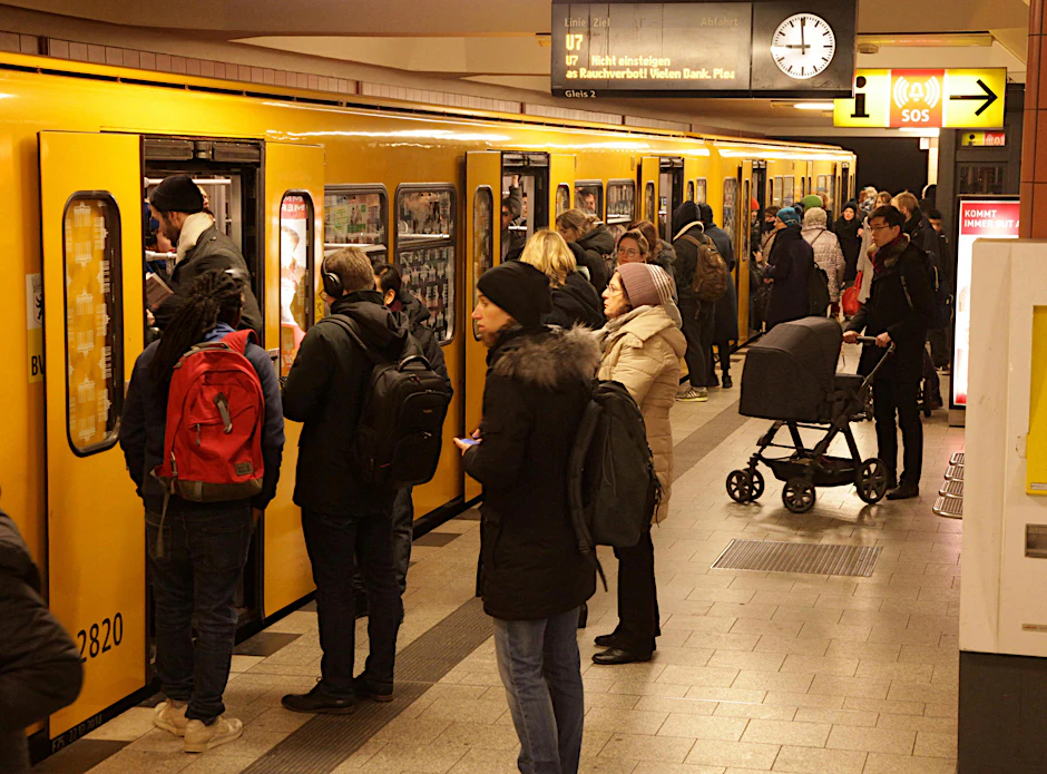 Die Station an der U7 wird von vielen Fahrgästen genutzt.