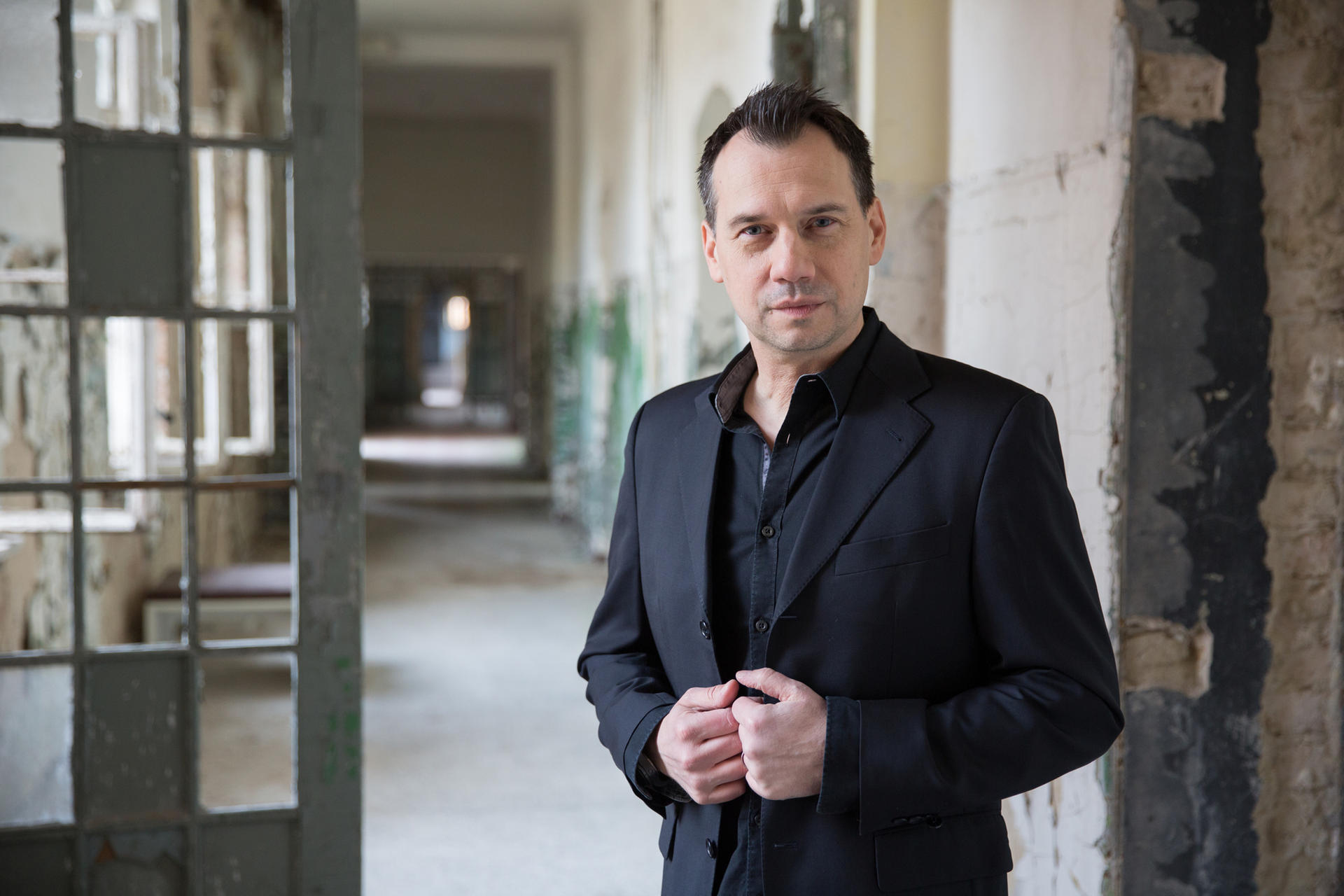 Image - Thriller-Star Sebastian Fitzek: Kult-Autor verjubelt 200 Premierentickets