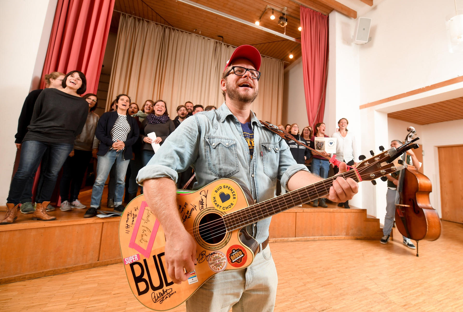 Image - Bud-Spencer-Chor tritt in Berlin auf - „Vier Fäuste für ein Halleluja“, „Zwei wie Pech und Schwefel“