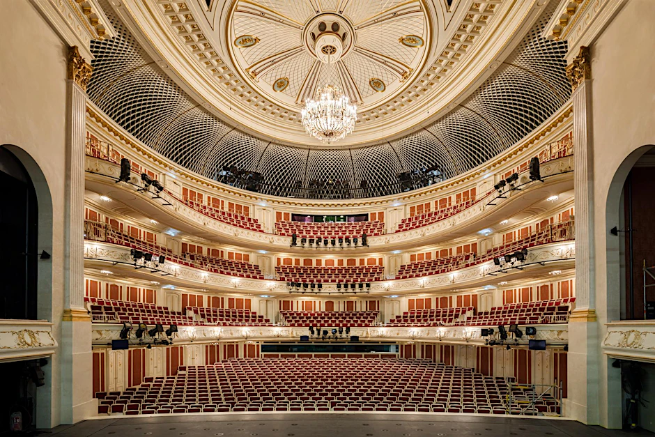 Nun mit feinster Akustik: Blick in den Großen Saal der Staatsoper.