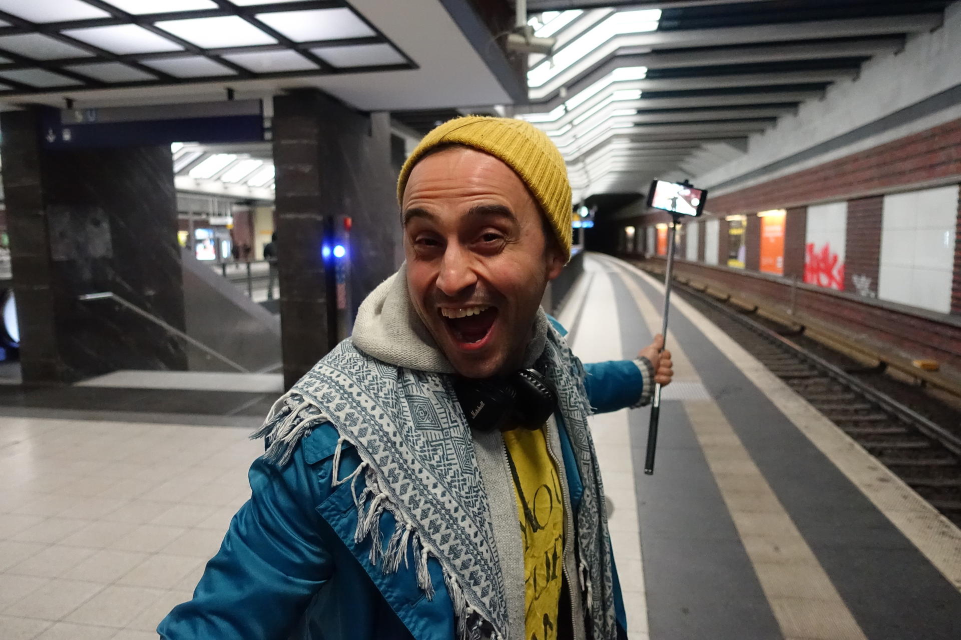Constantin ist Bulgare und ein Spaßvogel. Als er von sich aus auf den „U-Bahn-Treter“ zu sprechen kommt, einen Landsmann, wird er ernst.