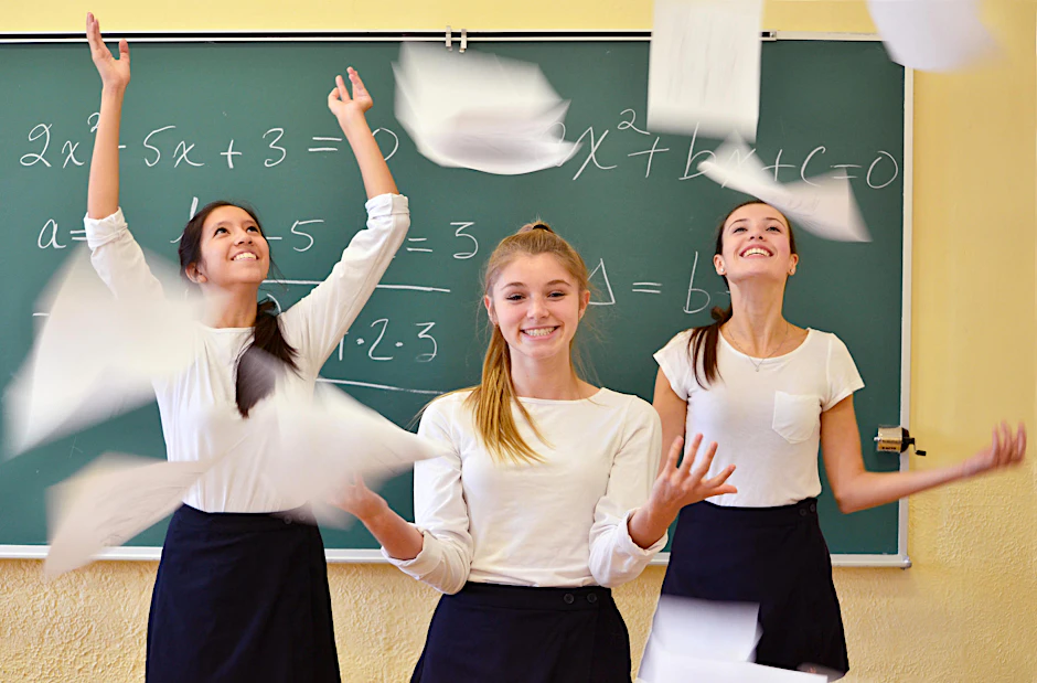 Junge Frauen vorn! Sie machen viel häufiger Abitur als Berliner Jungmänner. 