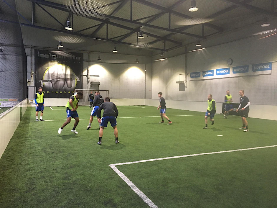Wegen Bodenfrostes wurde das Training in die Indoorhalle verlegt.