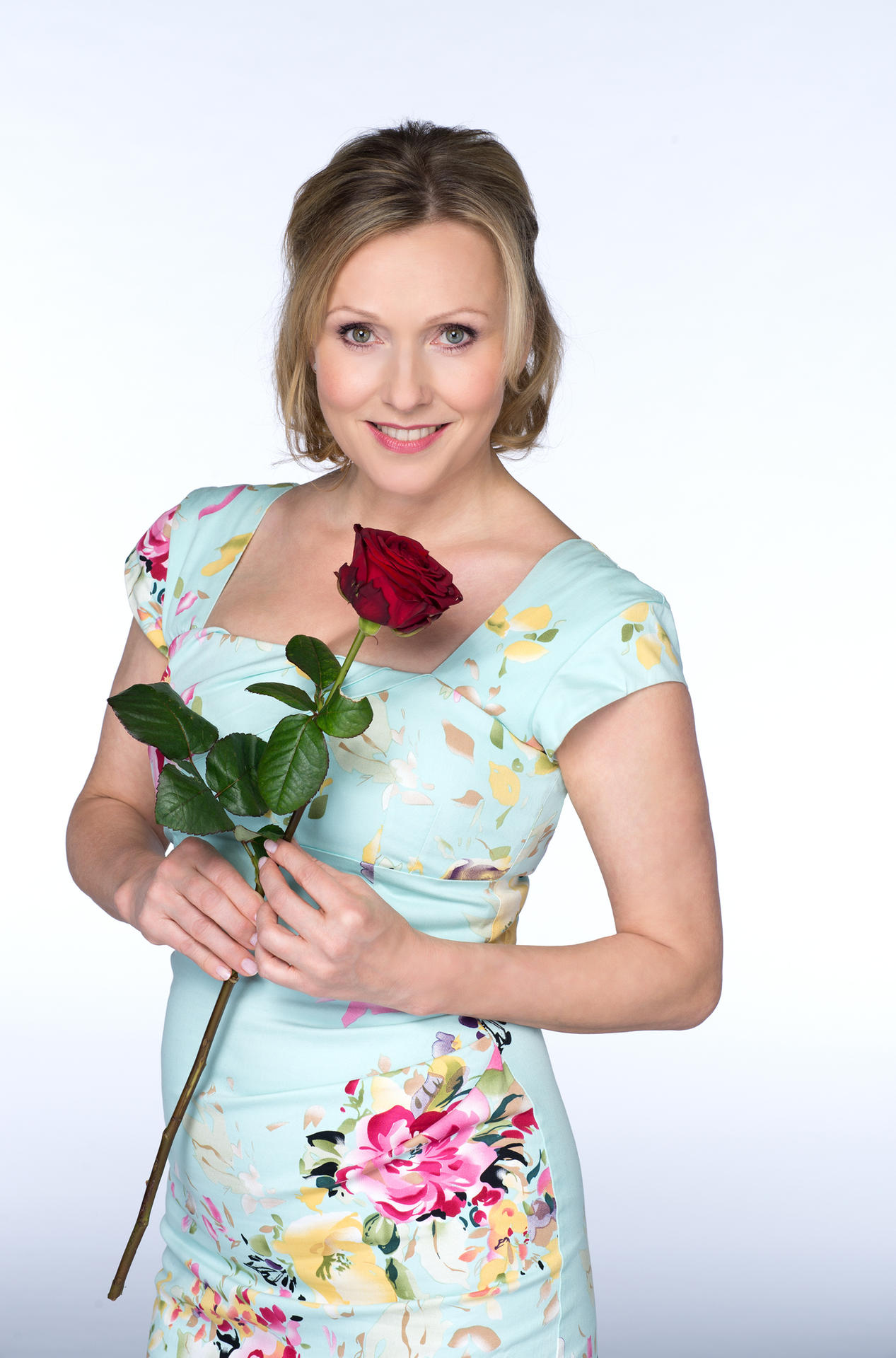 Dana Golombek (47, geboren in Brandenburg) versüßte ein Jahr lang die TV-Serie „Rote Rosen“ als Konditorin Sigrid Claasen. Jetzt steigt sie aus. 