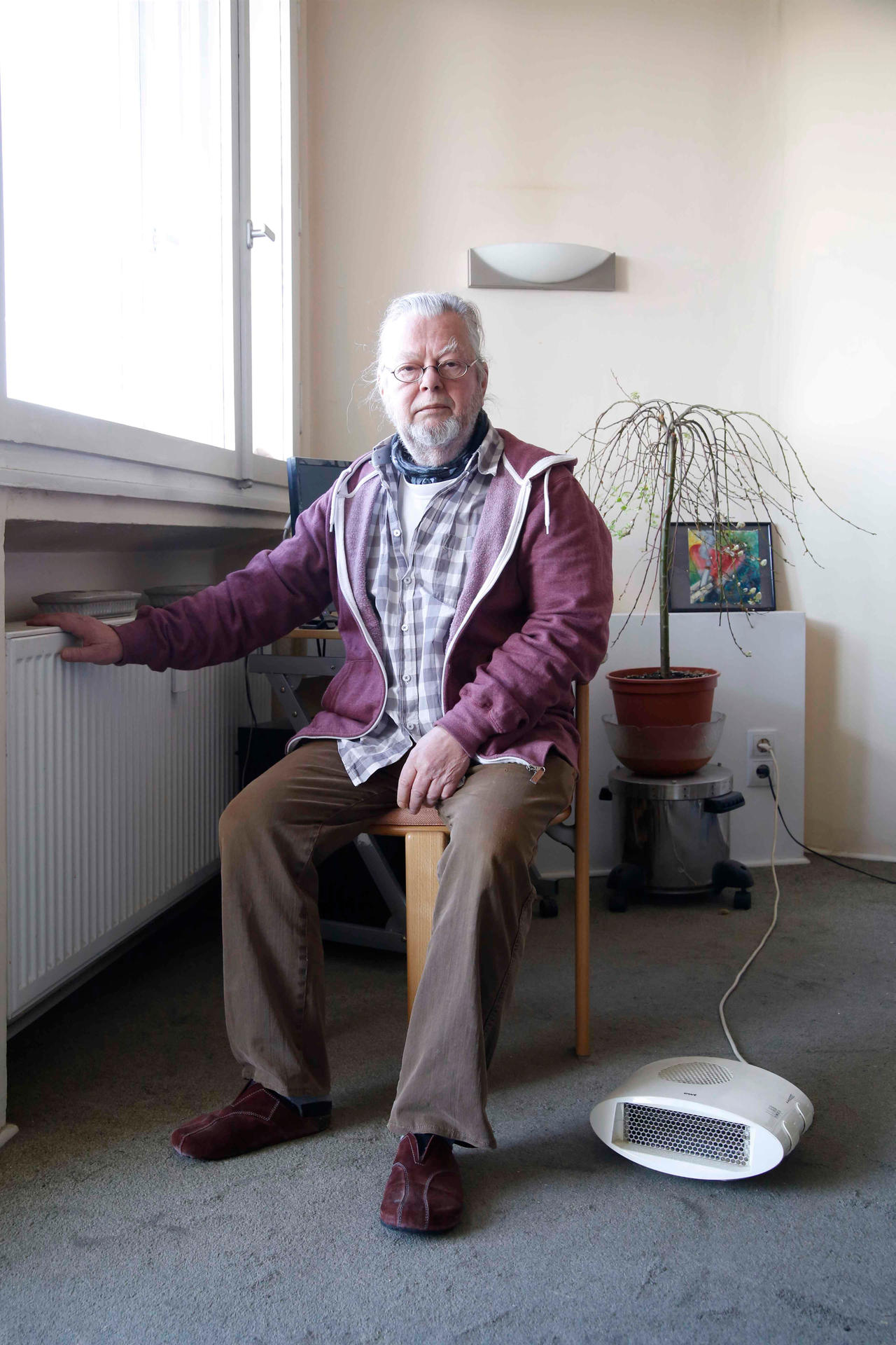 Horst Rottenau zahlt für die Wohnung 420 Euro warm, auch wenn es kalt ist. 
