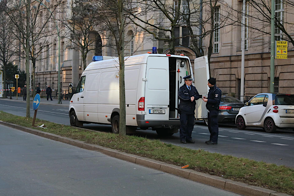 Polizei vor dem geräumten Landgericht Moabit am 7.2.2018