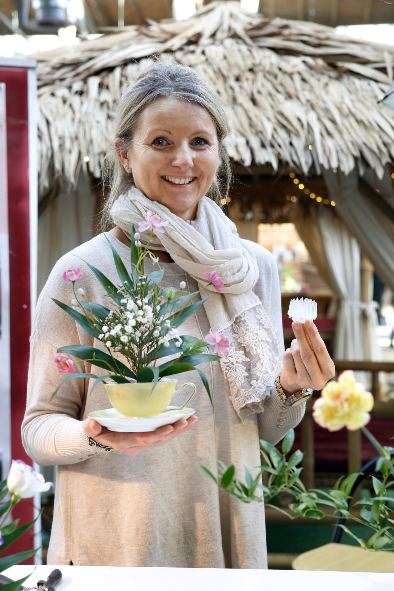 Mit den Blumenfrischhaltern von Kerstin Bürger aus Prenzlauer Berg können  auch Laien ruckzuck tolle Gestecke zaubern.