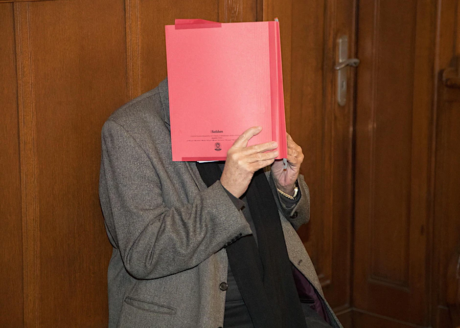 Walter P. vor Gericht. Der Staatsanwalt glaubt, er habe seine Frau zu Tode gespritzt.