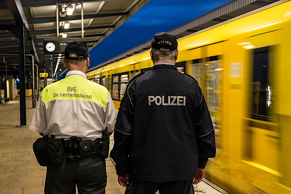 Vor allem nachts und an den Wochenenden fürchtet man sich in der Berliner U-Bahn.