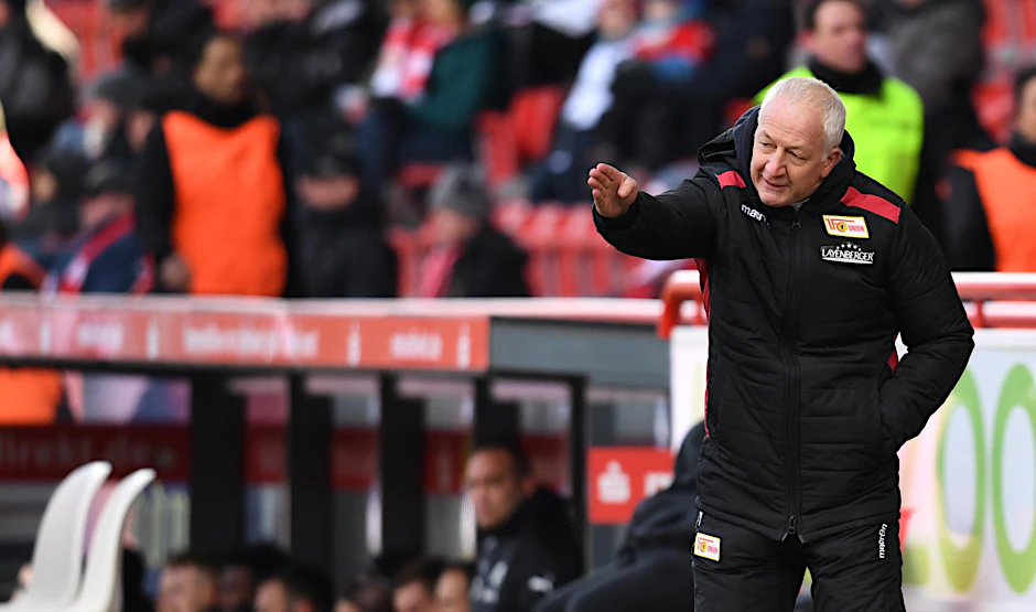 Unions Trainer André Hofschneider will drei Punkte trotz Sonderzug.  