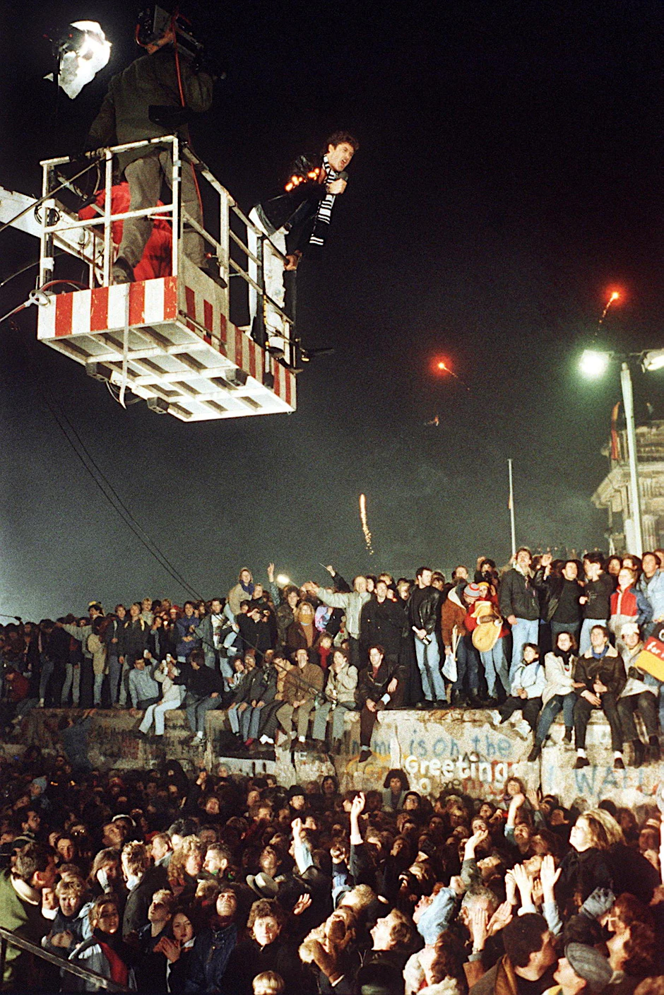 Silvester 1989 singt David Hasselhoff über der Mauer. Zum Einsturz brachte er sie nicht. 