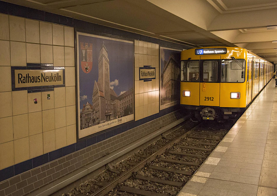 Eine U-Bahn der Linie U7 in Neukölln (Symbolbild)