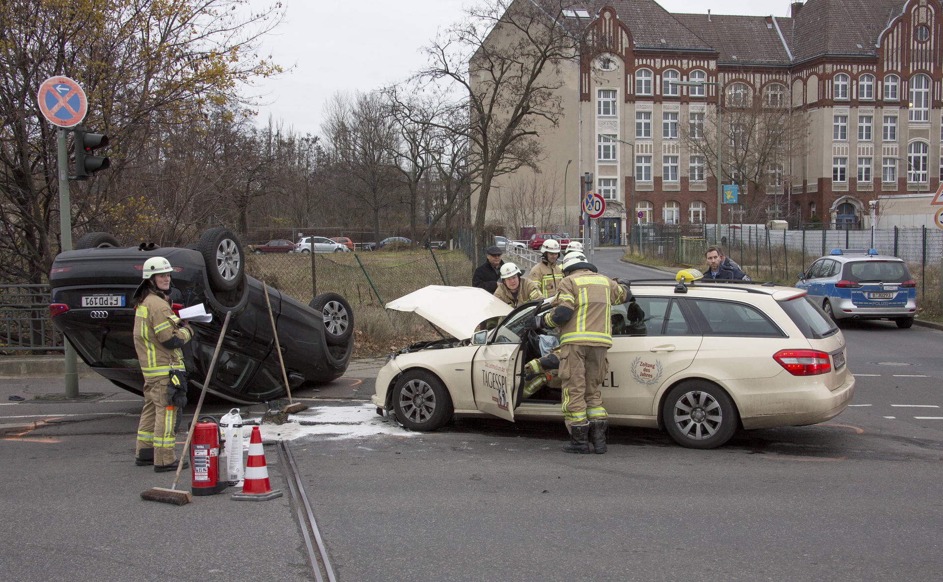 Immer wieder kommt es auf Berlins Straßen zu schweren Unfällen mit Taxis. 