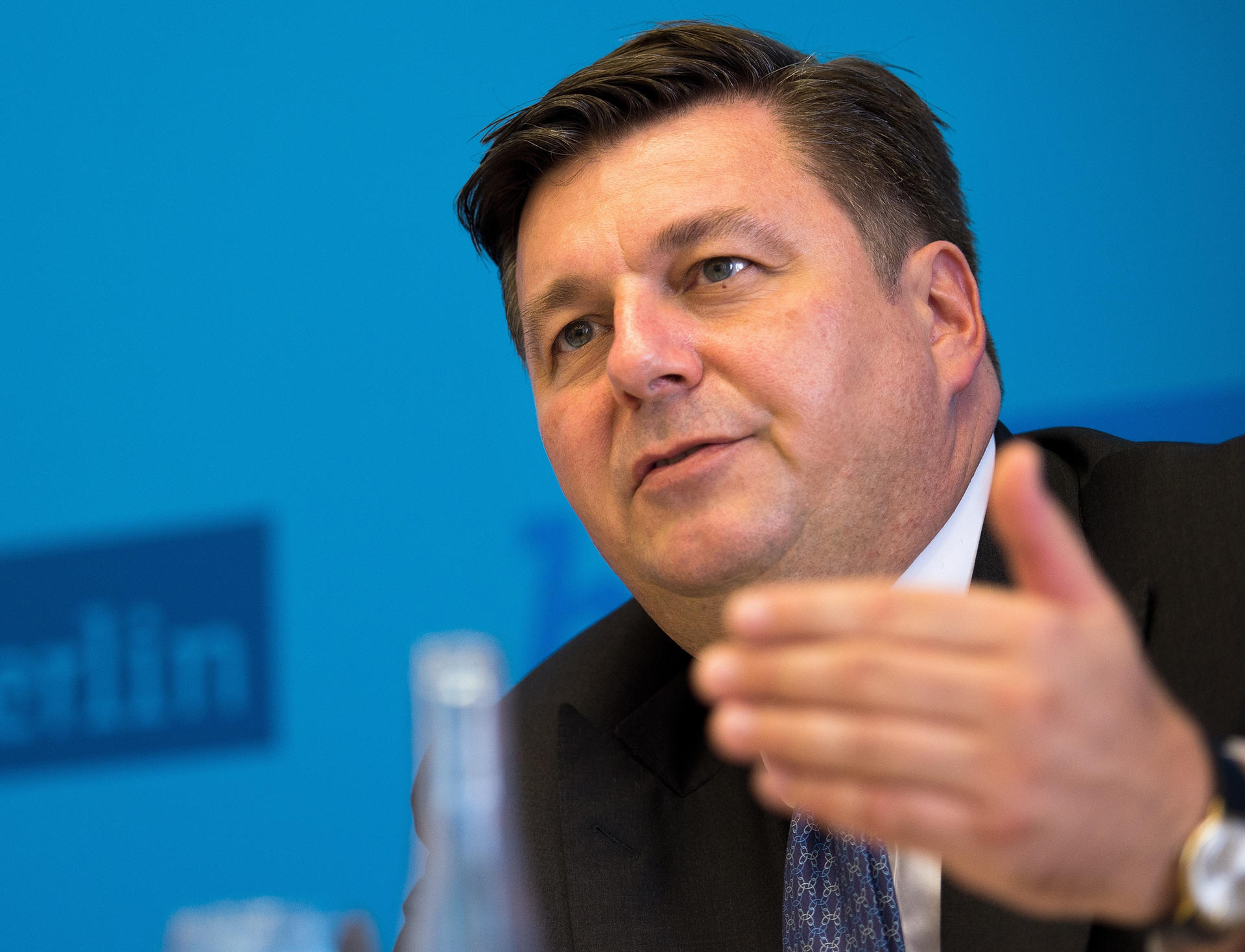 Jetzt macht  auch  Andreas Geisel den Weg für eine Aufenthaltsgenehmigung fei. 