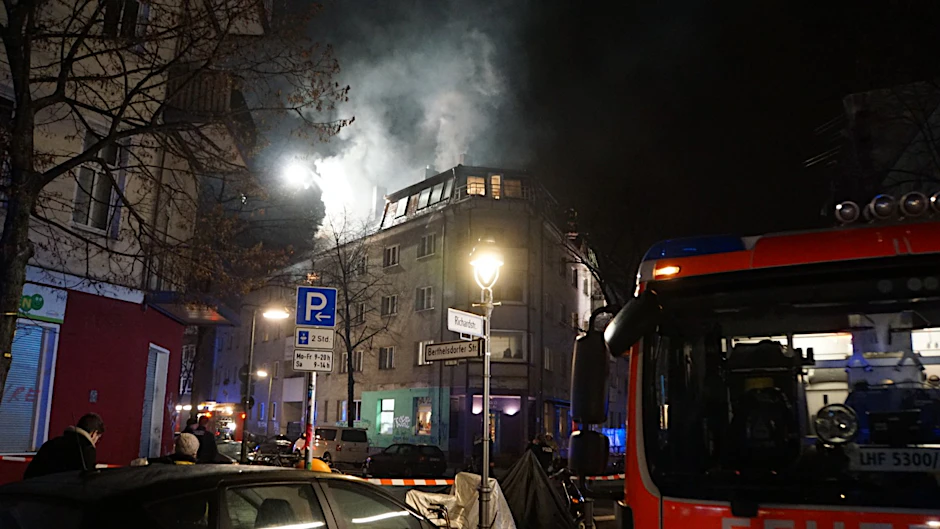 Großeinsatz der Feuerwehr beim Brand in Neukölln.