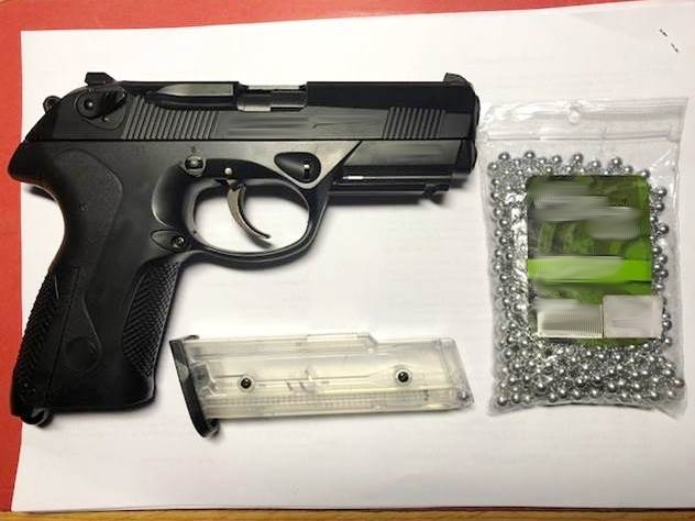 Eilmeldung: Großeinsatz In Berlin Beendet – Mann Mit Waffe Festgenommen! - 8b48ofm