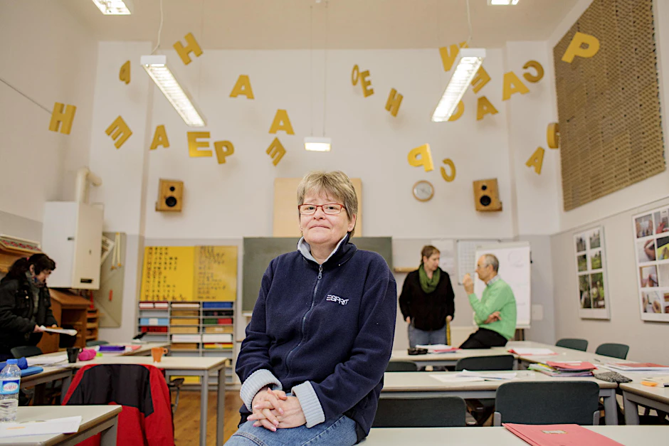 300.000 Berliner können nicht richtig buchstabieren und schreiben. Tina Fidan (54) ist eine von ihnen.  