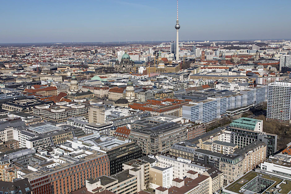 Blick über Berlin-Mitte: Die Hauptstadt leidet unter einem Mangel an preiswerten Wohnungen.