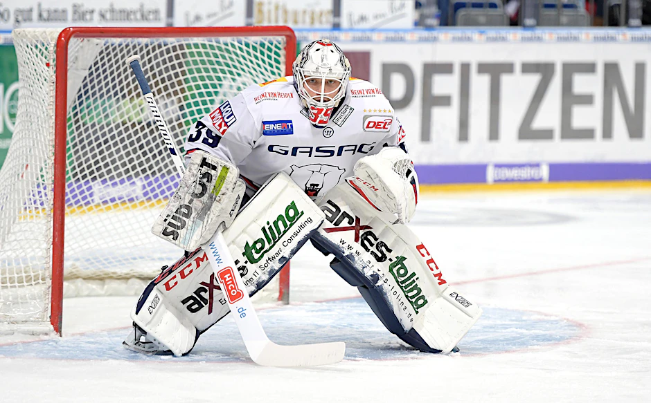 Marvin Cüpper allein vorm Tor. Motto: An mir kommt kein Puck vorbei.