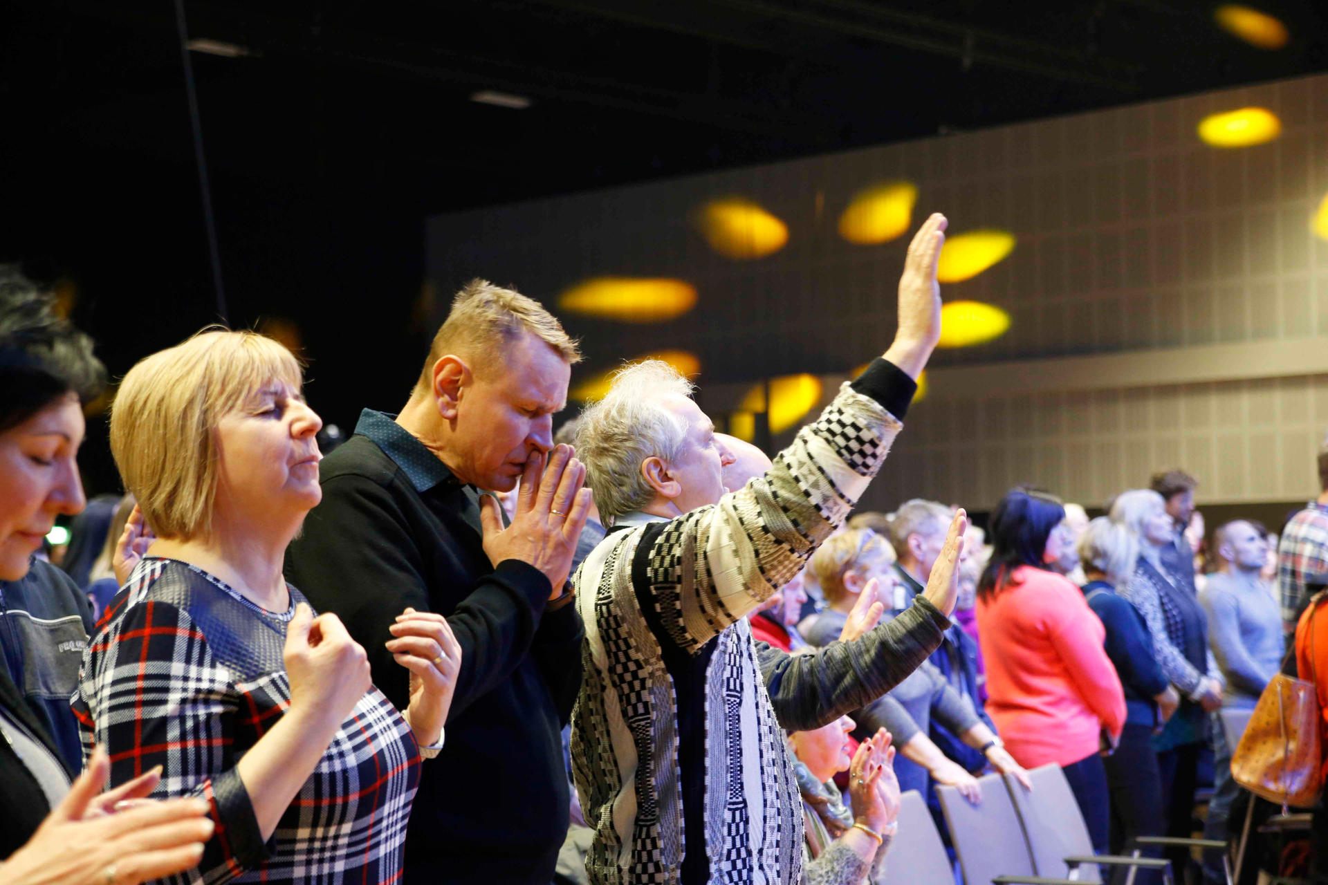Image - Keine Wunder, wenig Heilung : Experten warnen vor Esoterik-Events