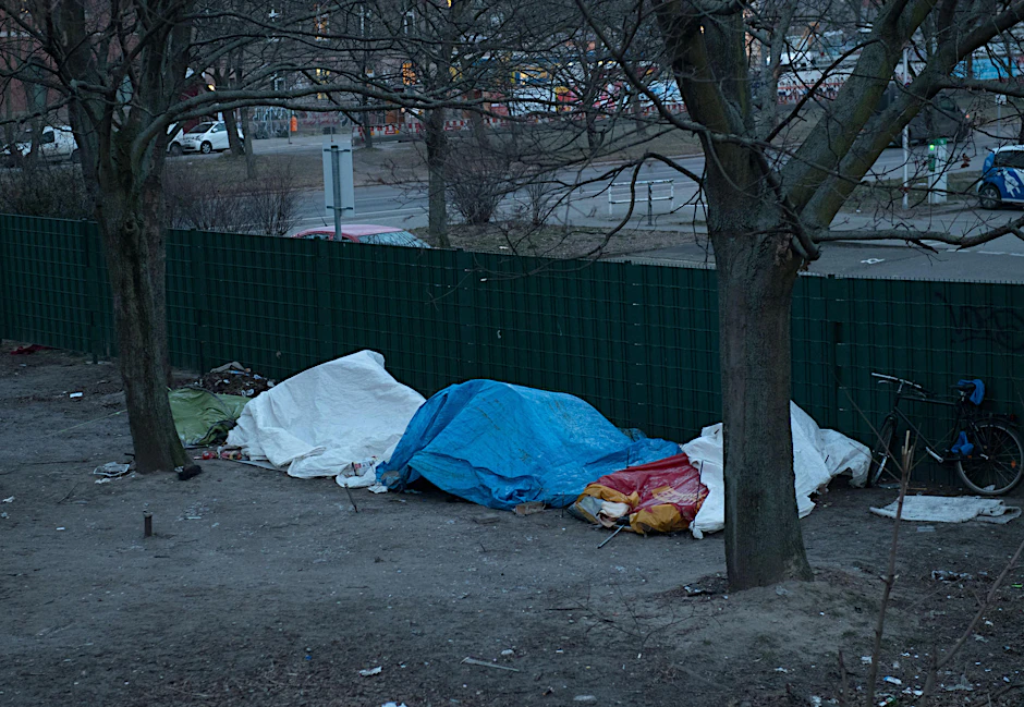 Obdachlose haben in der Nähe des Ostbahnhofs Zelte aufgebaut (Symbolbild). 