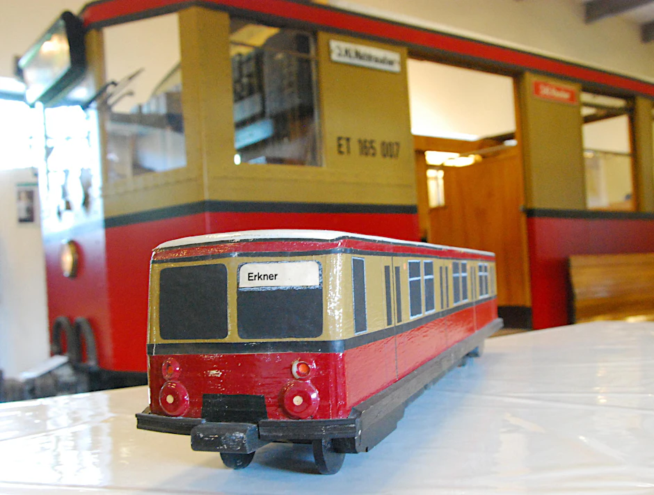 Spielt auch in der Freizeit eine Rolle: S-Bahn-Modell und Vorbild. 
