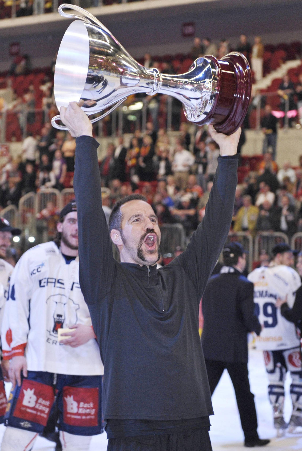 Denis Pederson war von 2003 bis 2012 für die Bären aktiv, holte sechs Meistertitel. Seine Trikot-Nr. 20 hängt unterm Hallendach und wird nicht mehr vergeben.