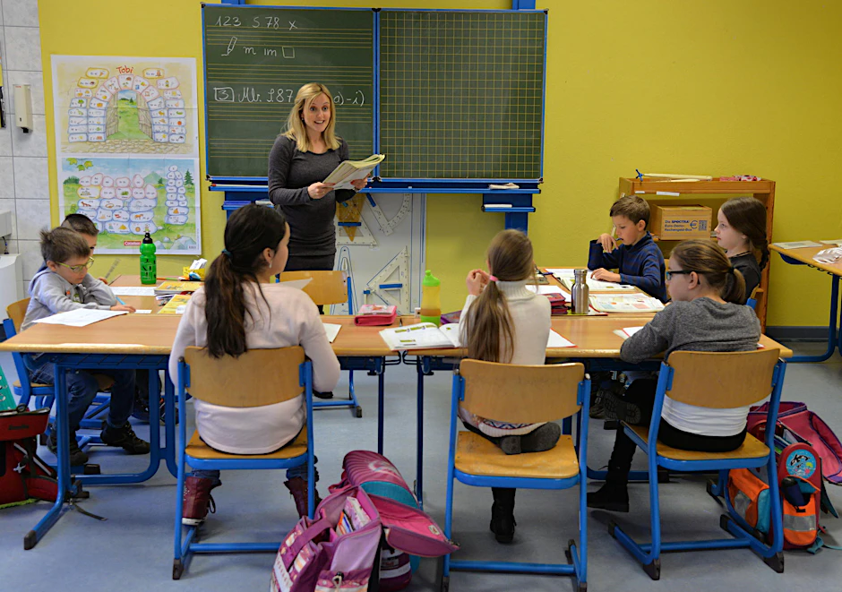 Grundschüler im Unterricht (Symbolbild)