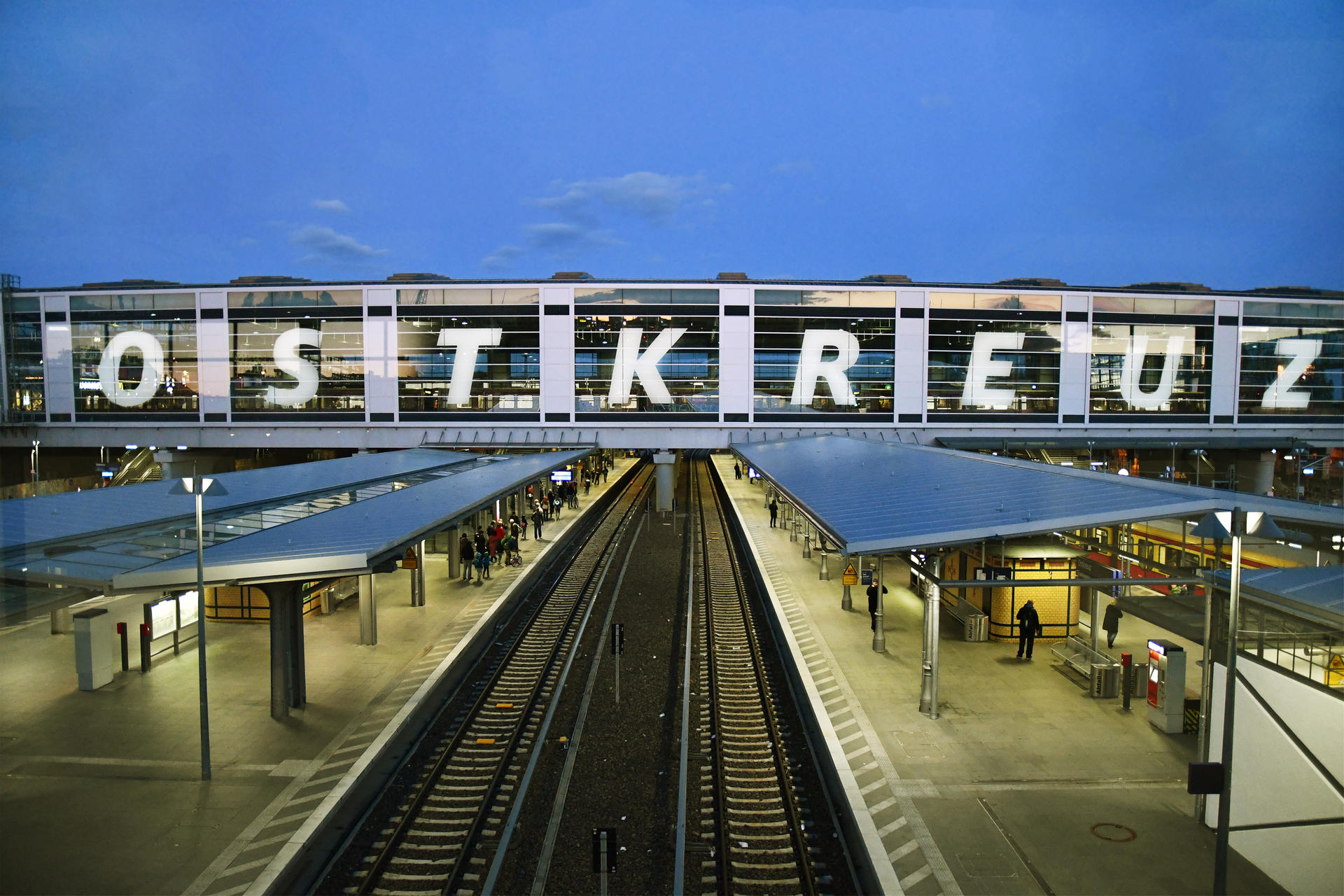 Image - Die Geschichte des Ostkreuzes, voller Züge aus der DDR