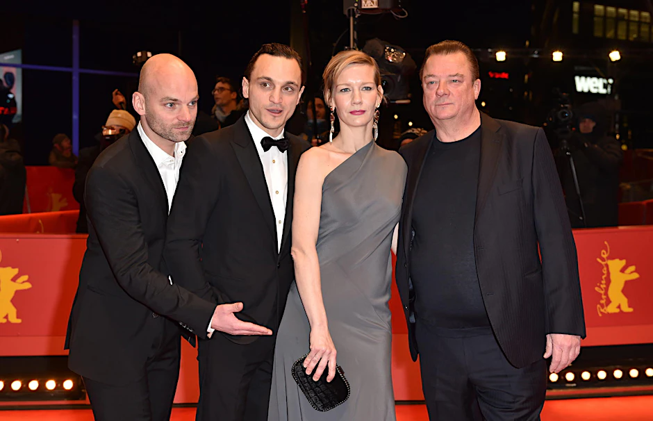 Franz Rogowski (Mi.), Sandra Hüller und Regisseur Thomas Stuber („In den Gängen“) räumen Preise ab. 