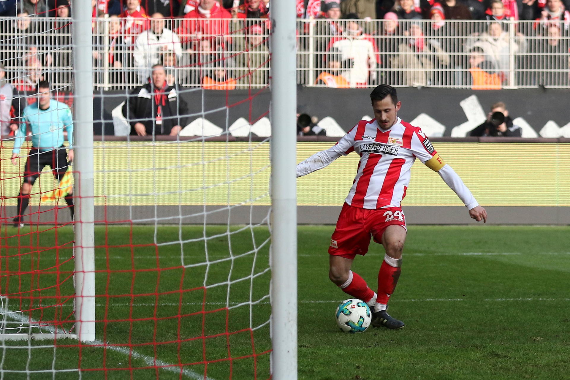 Steven Skrzybski macht mit seinem zweiten Tor das 3:1 perfekt. 
