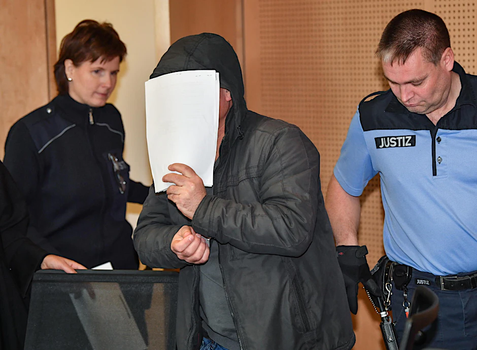 Oguz K. (46) vor Gericht in in Frankfurt (Oder). Er fuhr einen Schleuser-Lkw.