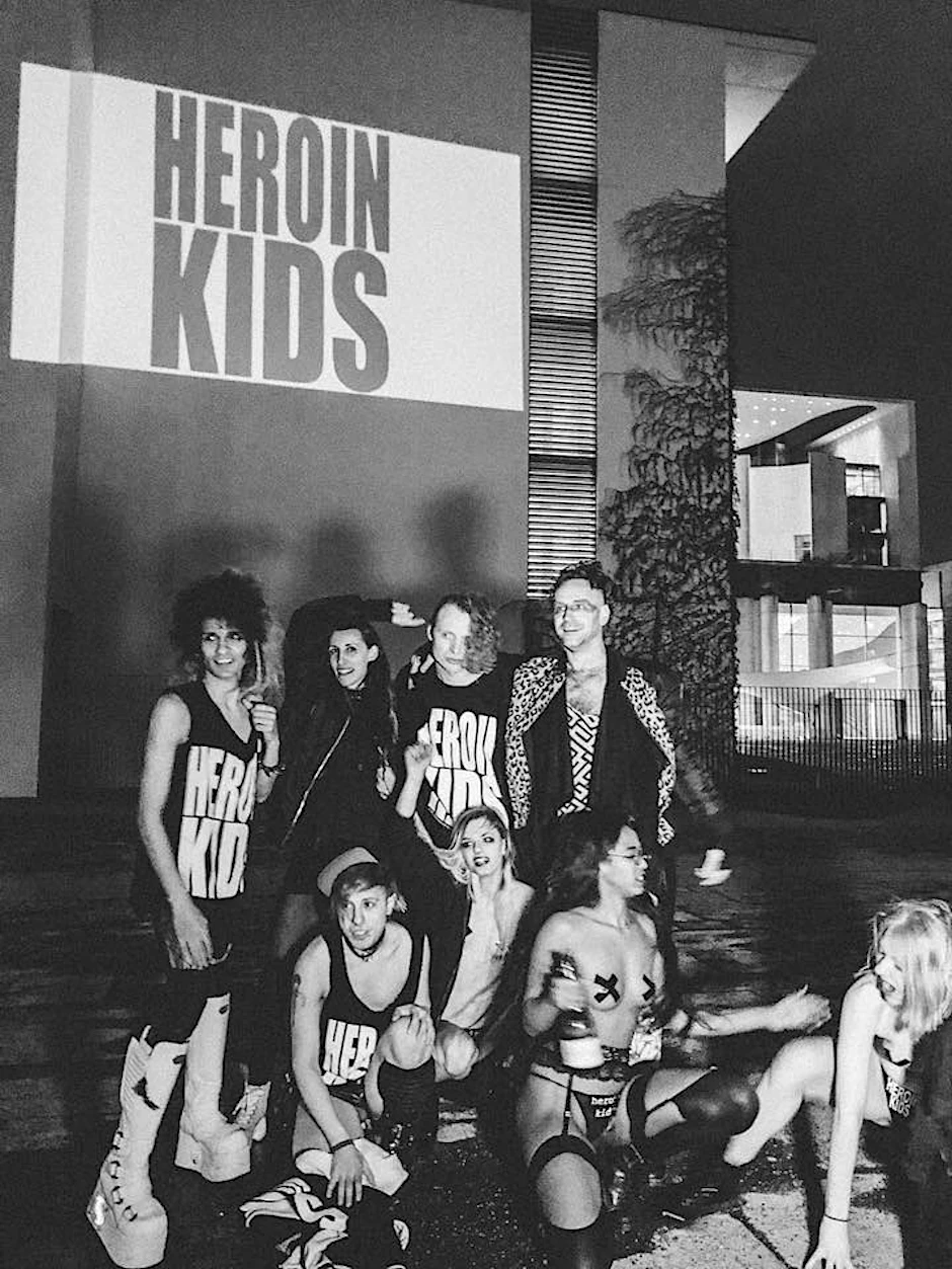 HeroinKids vor dem Kanzleramt in Berlin.