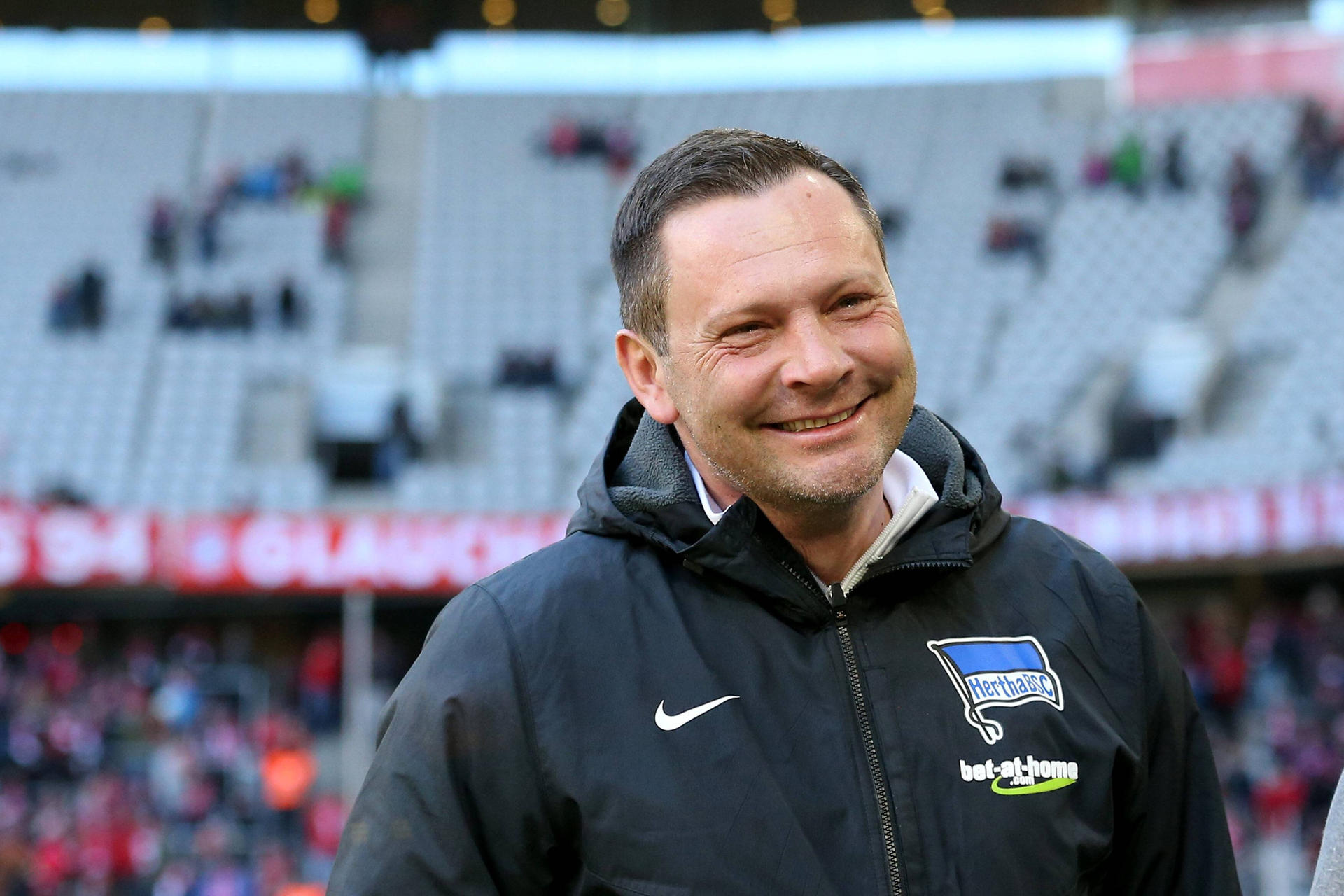 Pal Dardei löst Gulasch-Wette mit dem Kurier ein