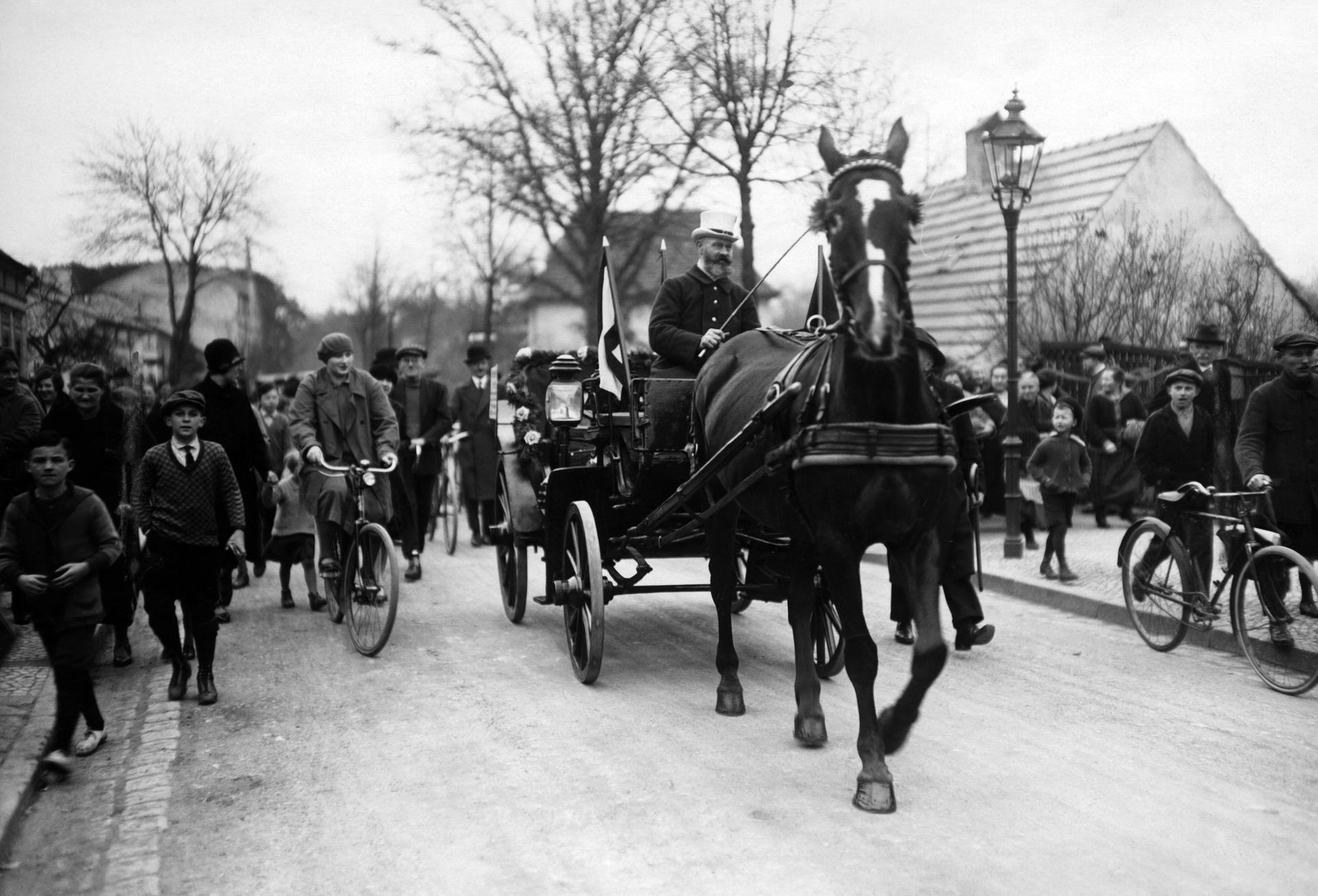 Image - Der Eiserne Gustav: Mit 1 PS von Berlin nach Paris - und wieder zurück