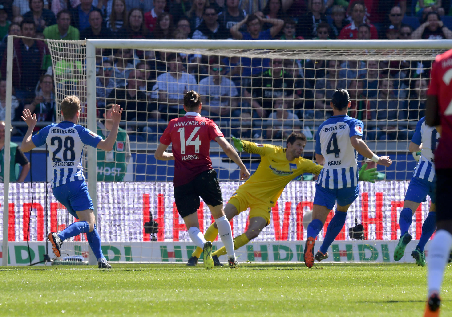 Martin Harnik erzielt das 1:0 für Hannover.