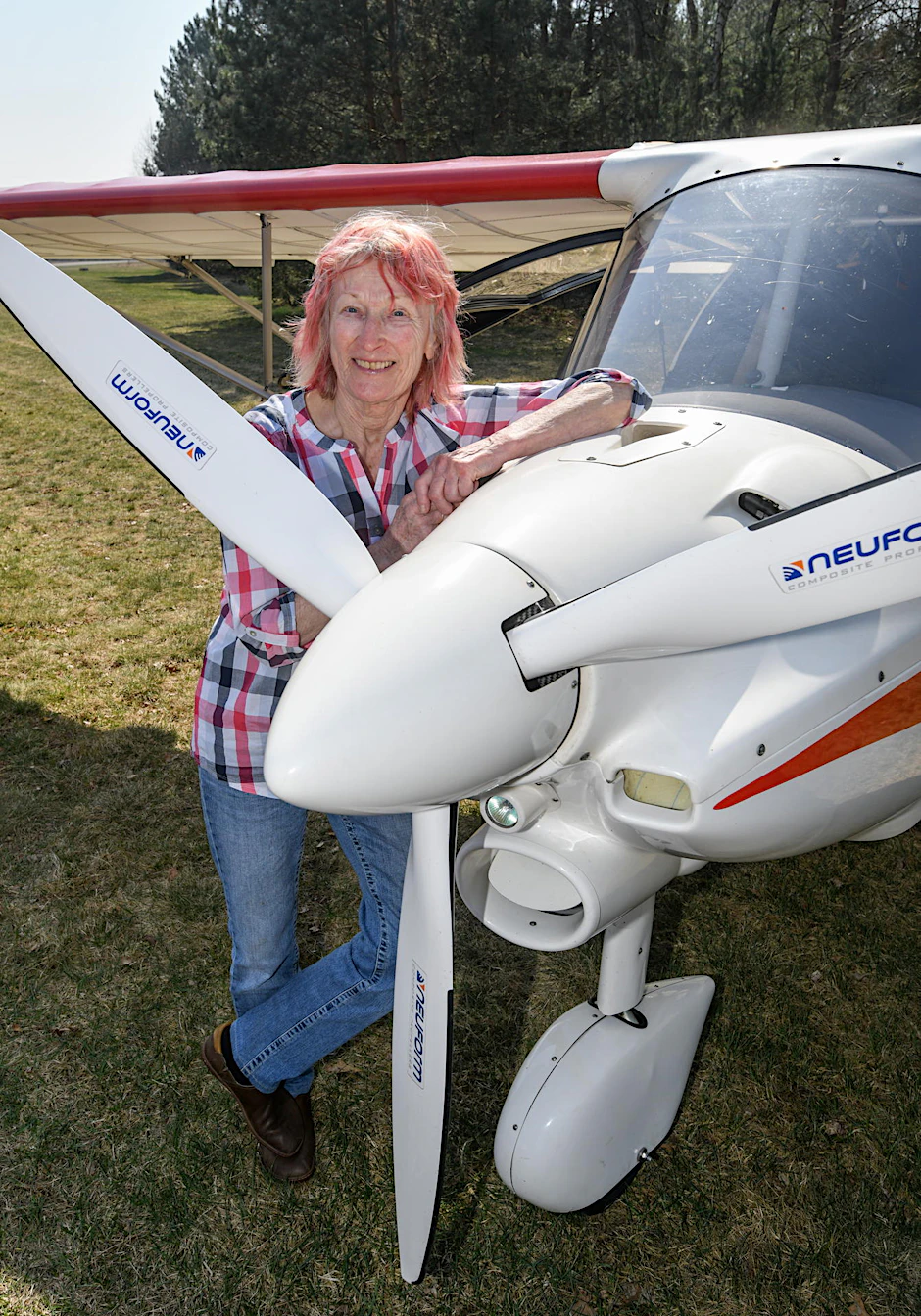 DDR-Pilotin Rosemarie Hempel, die mit 78 immer noch in die Luft geht.