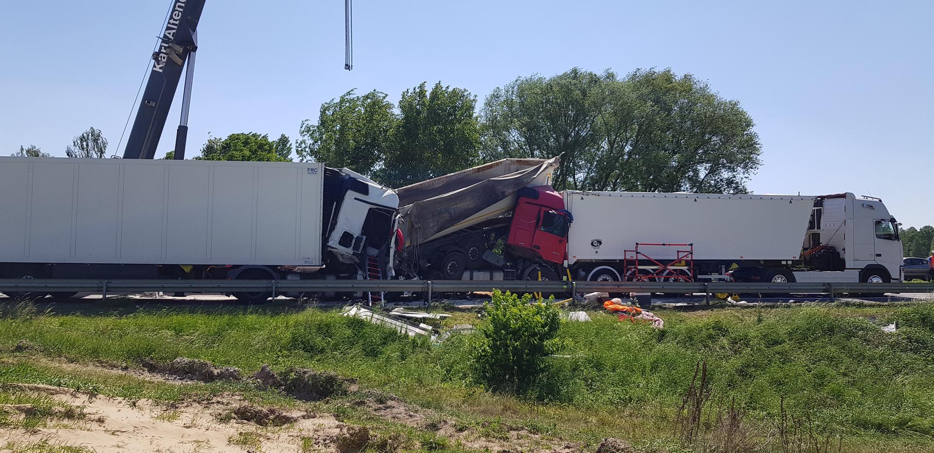 Die verunglückten Lkw.