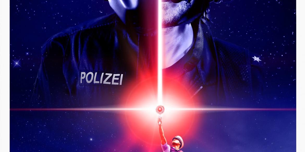 Polizist mit Lichtschwert - oder etwa "nur" einer Polizeikelle?