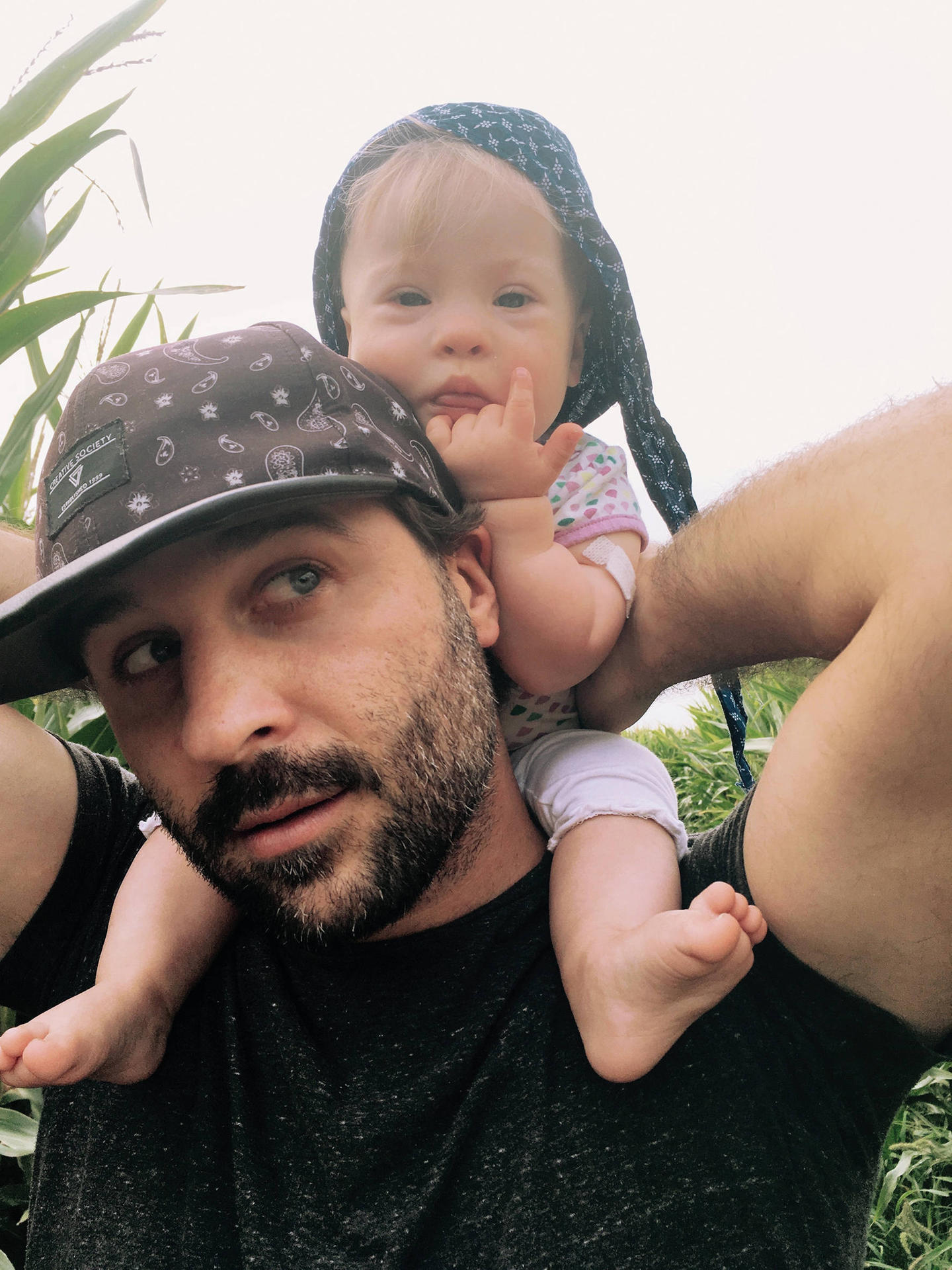 Gemeinsam mit Yanti reist Fabian Sixtus Körner (36) um die Welt. Das kleine Mädchen habe einen coolen, entspannten Charakter, sagt er.