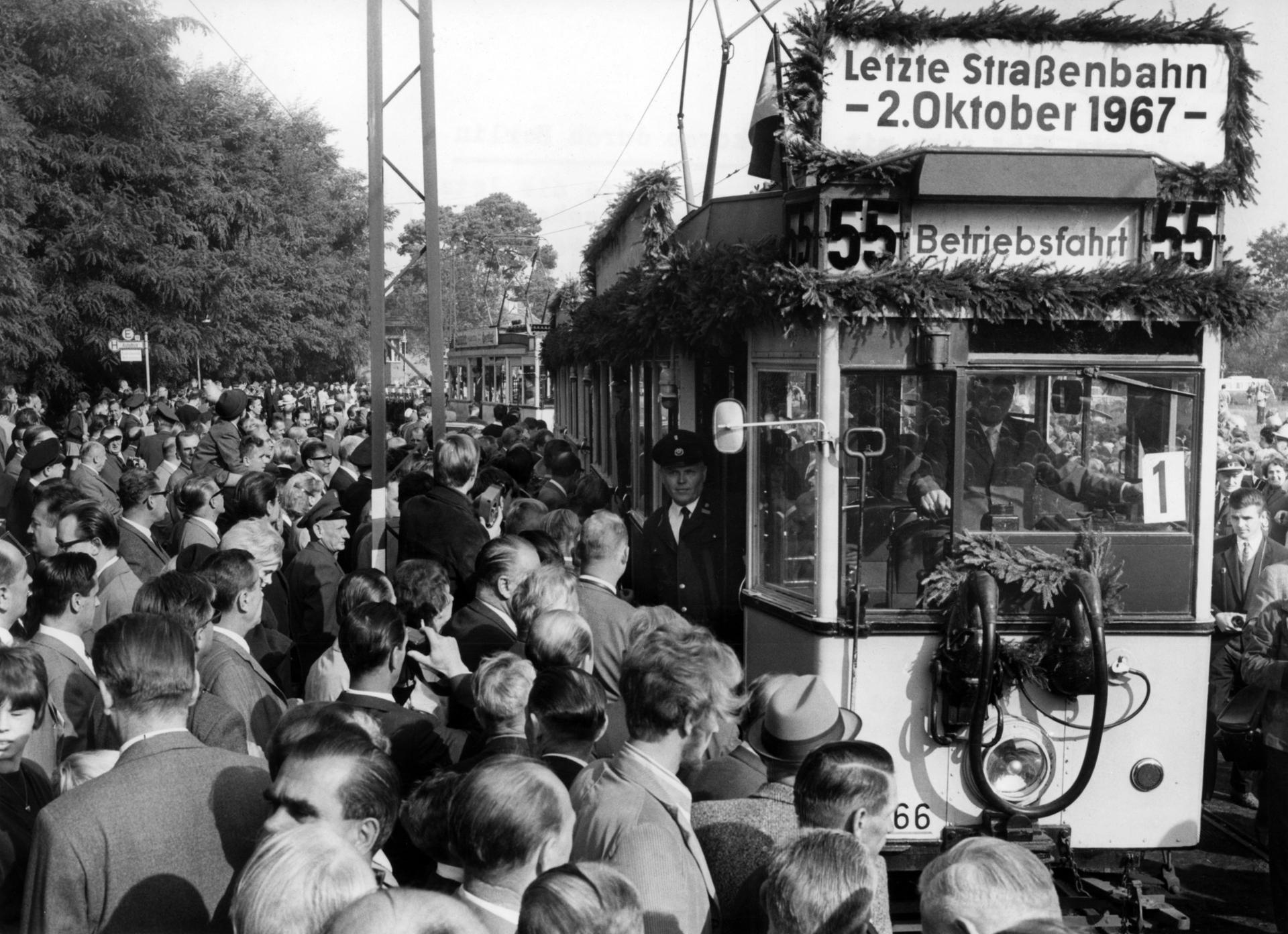 Abschied: Vor mehr als 50 Jahren wurde der Straßenbahnbetrieb im Westen Berlins eingestellt.